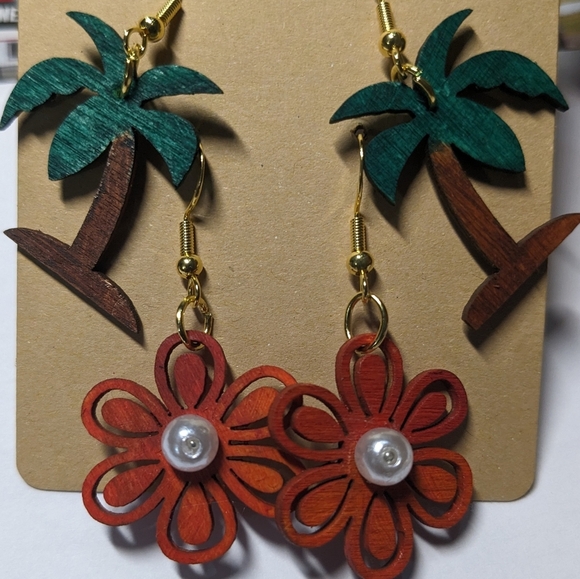 Wooden Floral and Coconut Tree earrings. - Picture 3 of 9